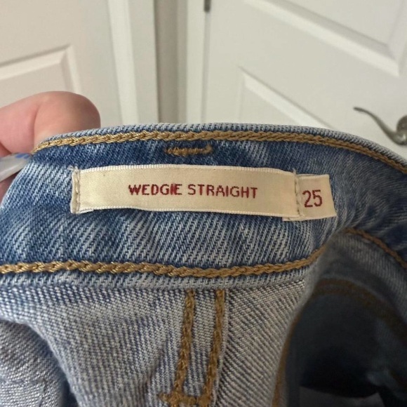 Levi’s Wedgie Straight Jeans – Premium – Light Wash – Size 25 - Picture 4 of 5